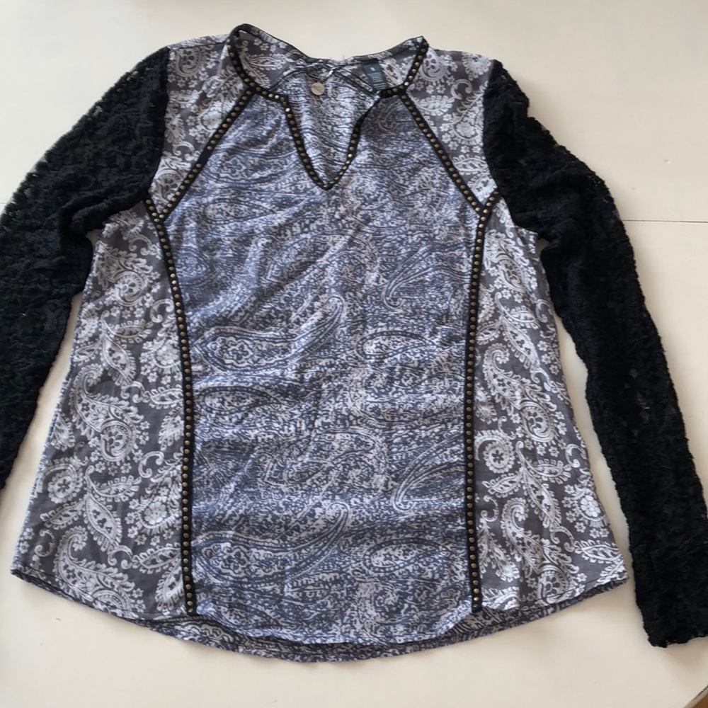 “BKE Boutique” long sleeve top from the Buckle